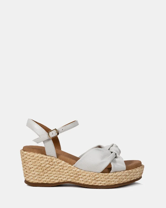 Fashion-forward and trendy women's shoe stylesAzores White
