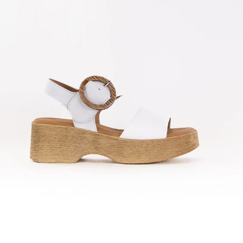 Feminine and dainty women's shoe designsGabor 64.520 Sandal (Women's) - Latte