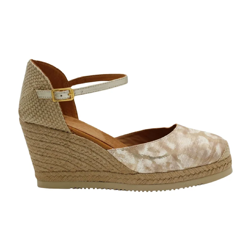 Colorful and vibrant women's shoe patternsUNISA Gold Print Leather Espadrille Castilla