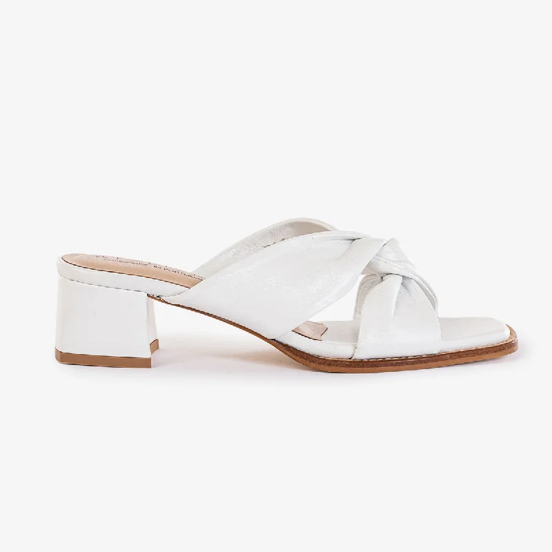Stylish and supportive women's shoes for plantar fasciitisDoria