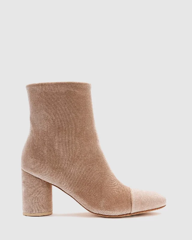 Flattering and stylish women's shoes for wide feetDivine Boot - Champagne Velvet