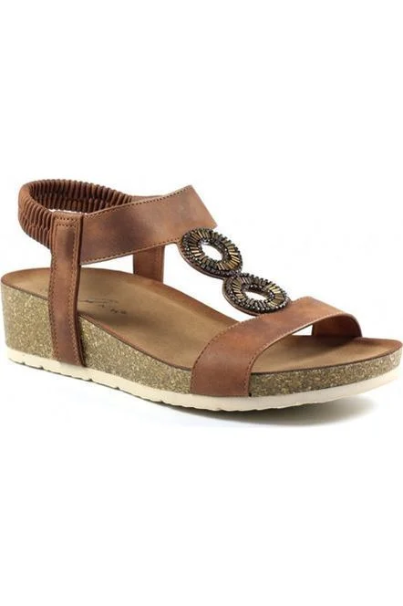 Practical and stylish women's shoes for travelLunar ladies sandal JLH359 Barwell in Tan