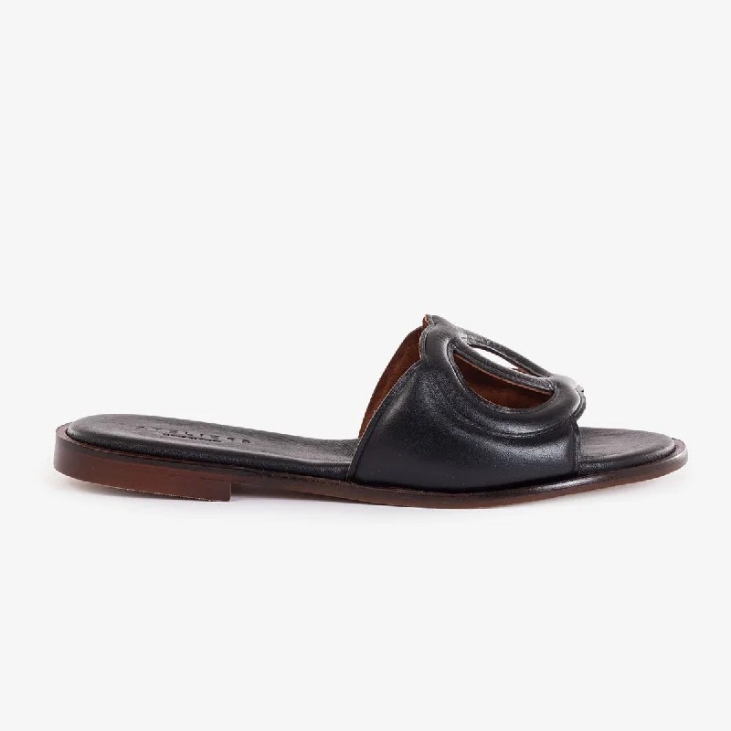 Stylish and supportive women's shoes for plantar fasciitisFoster