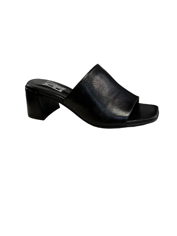 Chic and trendy women's shoe fashionsMIZ MOOZ KAYE