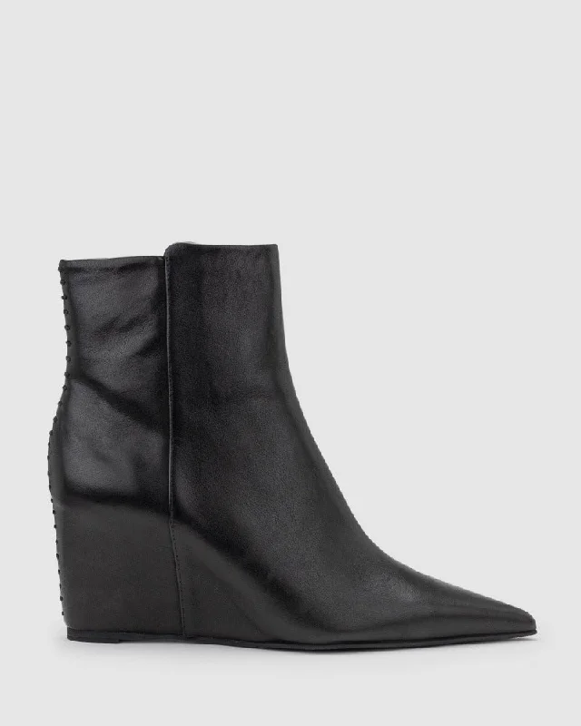Comfy and stylish women's shoes for walkingBella Wedge - Black