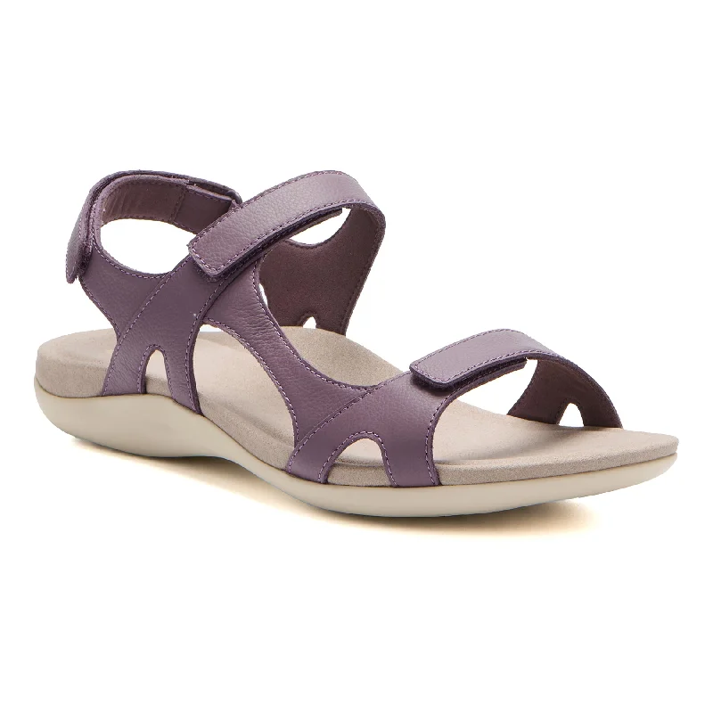 Flattering and figure-hugging women's footwearOasis Sport Sandal