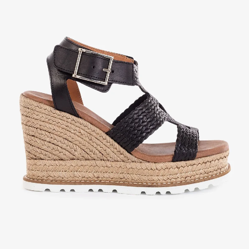 Chic and stylish women's shoes for fashion-conscious womenPandora