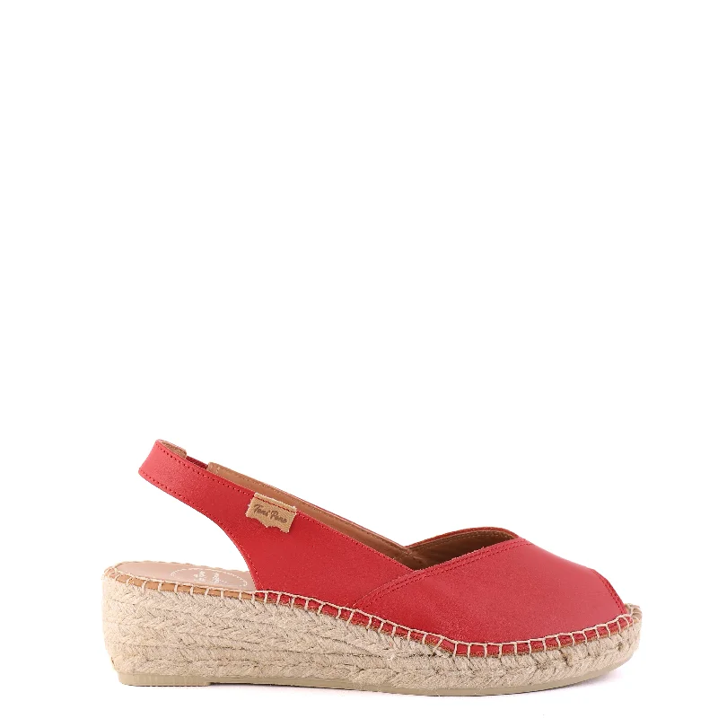 Practical and functional women's footwear solutionsBERNIA Red