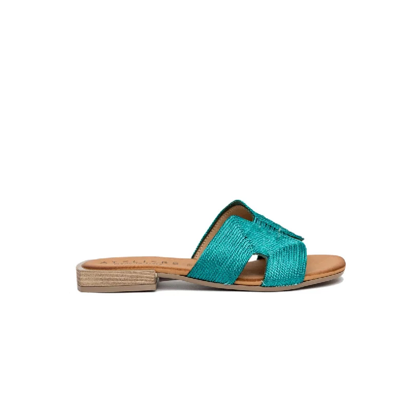 Flattering and stylish women's shoes for petite feetFantine