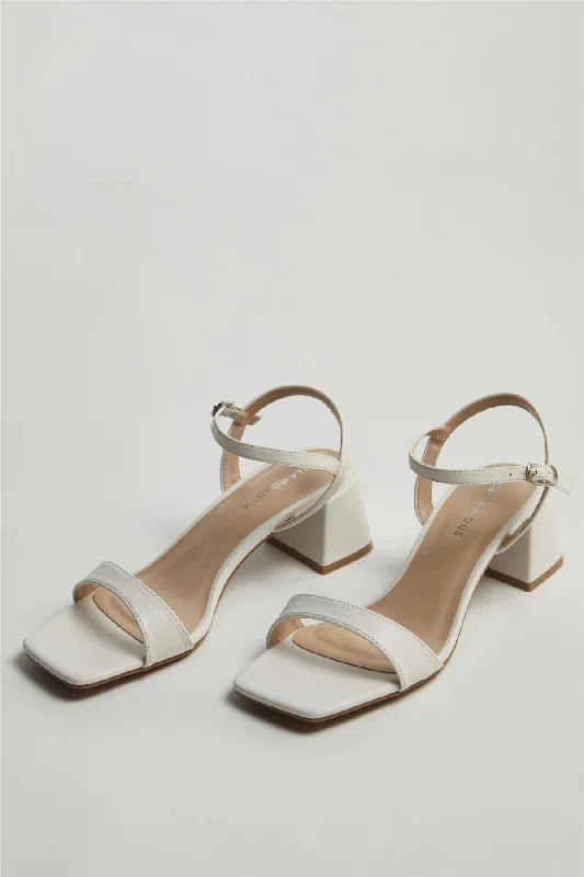 Chic and stylish women's shoes for garden partiesWhite Low Block-Heel Sandals