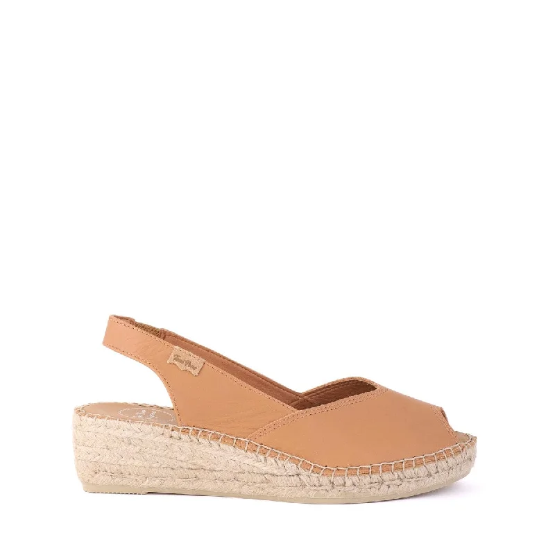 Practical and functional women's footwear solutionsBERNIA Tan