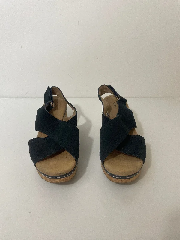 Comfy and cozy women's shoes for loungingSandals Heels Block By Clarks In Navy, Size: 9