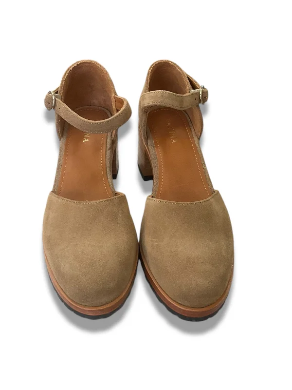Feminine and romantic women's shoe designsSandals Heels Block By Cmc In Tan, Size: 9