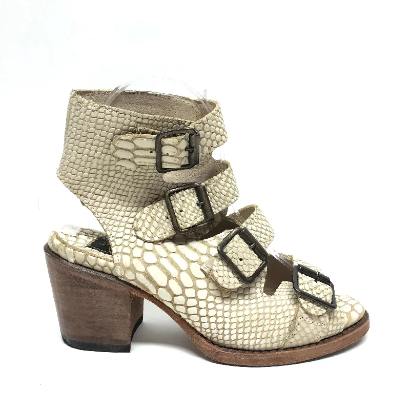 Feminine and dainty women's shoe designsSandals Heels Block By Freebird In Beige, Size: 6