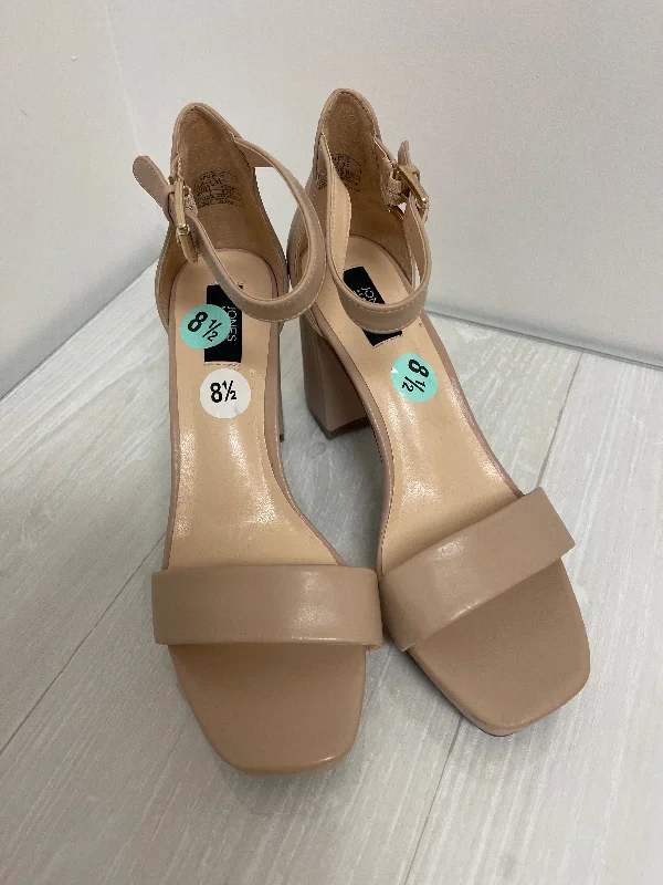 Elegant and classic women's shoes for prom nightSandals Heels Block By Jones New York In Cream, Size: 8.5