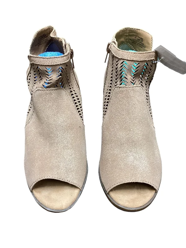 Warm and cozy women's shoes for winterSandals Heels Block By Lucky Brand In Tan, Size: 6.5