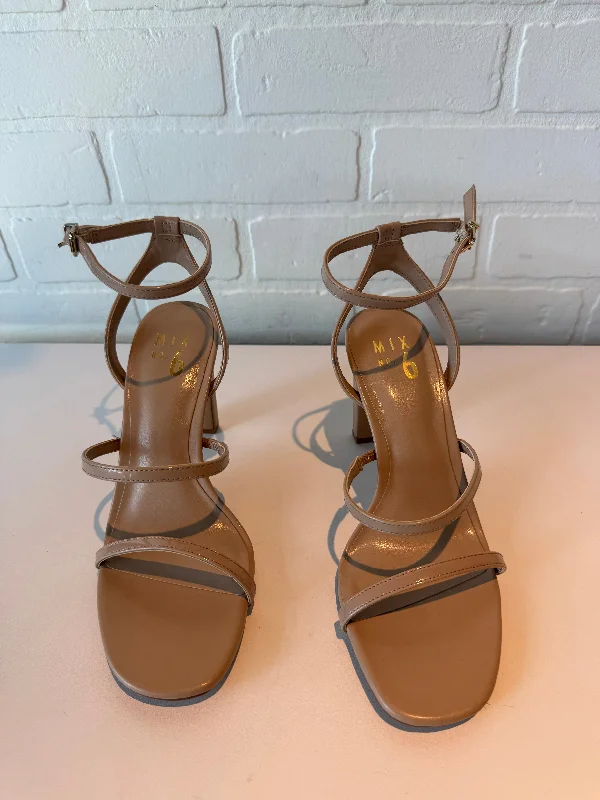 Stylish and practical women's shoes for rainy daysSANDALS HEELS BLOCK MIX NO 6 in TAN, Size: 7