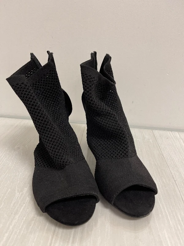 Durable and stylish women's shoes for outdoor activitiesSandals Heels Block By Report In Black, Size: 7.5