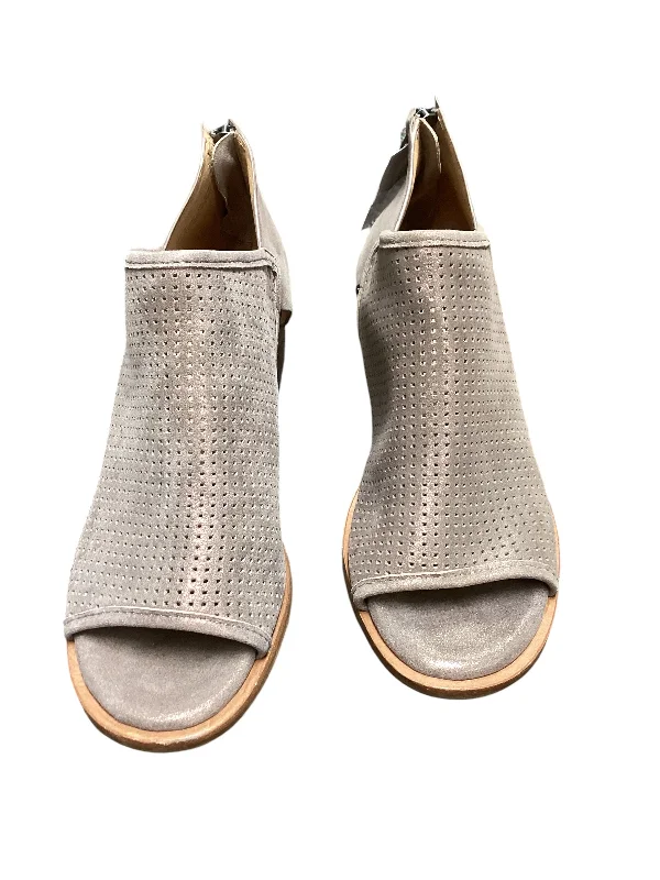 Chic and trendy women's shoes for the officeSandals Heels Block By Sofft In Tan, Size: 7 Chic and trendy women's shoes for the officeSandals Heels Block By Sofft In Tan, Size: 7
