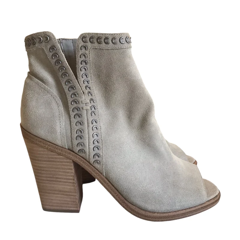 Flattering and stylish women's shoes for wide feetSandals Heels Block By Vince Camuto In Grey, Size:8.5