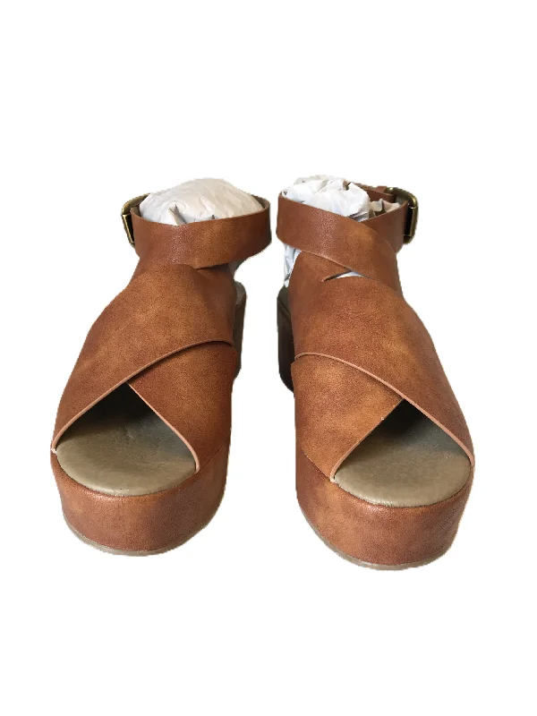 Stylish and comfortable women's shoes for long flightsSandals Heels Platform By Corkys  Size: 10