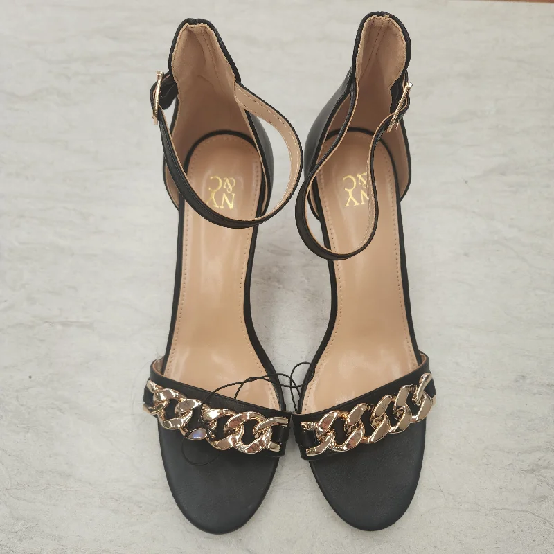 Effortlessly stylish women's shoe choicesSandals Heels Stiletto By New York And Co In Black & Gold, Size: 10