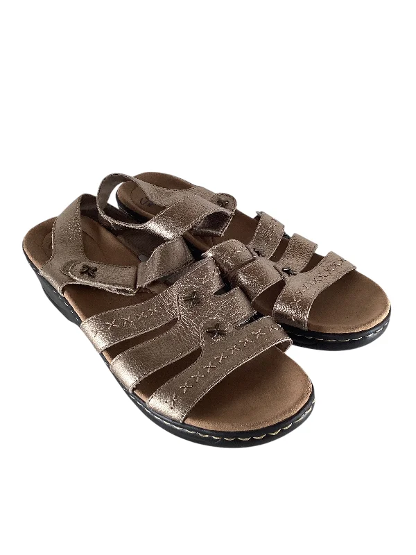 Warm and cozy women's shoes for winterSandals Heels Wedge By Clarks In Brown, Size: 10