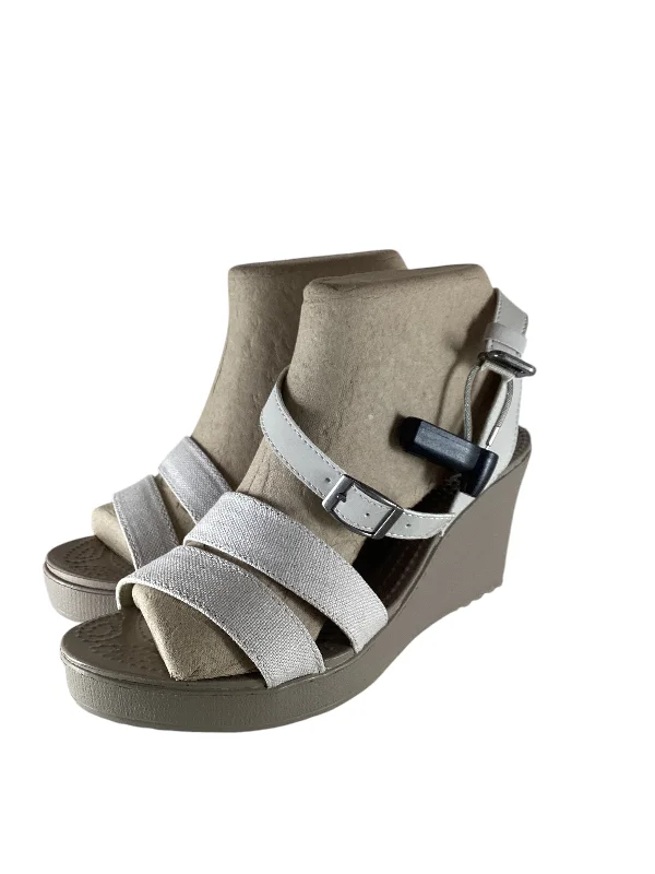 Elegantly crafted women's shoesSandals Heels Wedge By Crocs In Beige, Size: 8