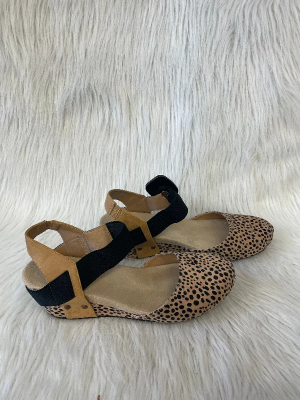 Colorful and vibrant women's shoe patternsSandals Heels Wedge By Hokus Pokus  In Animal Print, Size: 10