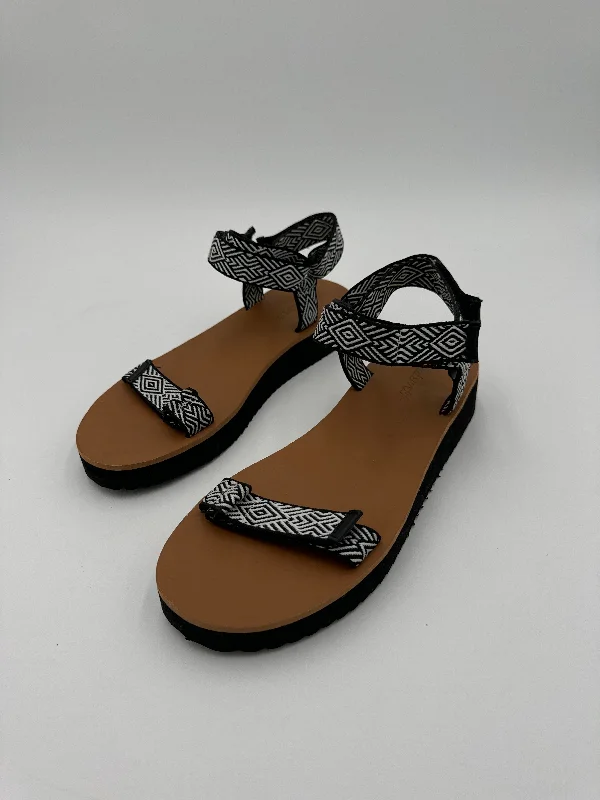 Effortlessly stylish women's shoe choicesSandals Heels Wedge By Madewell In Black & White, Size: 9.5