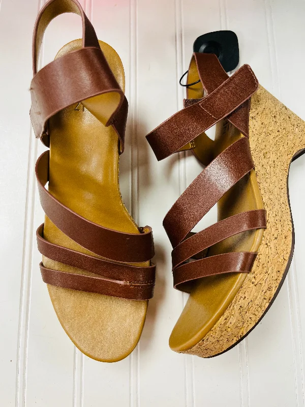 Comfy and casual women's shoes for the weekendSandals Heels Wedge By Naturalizer In Tan, Size: 9.5