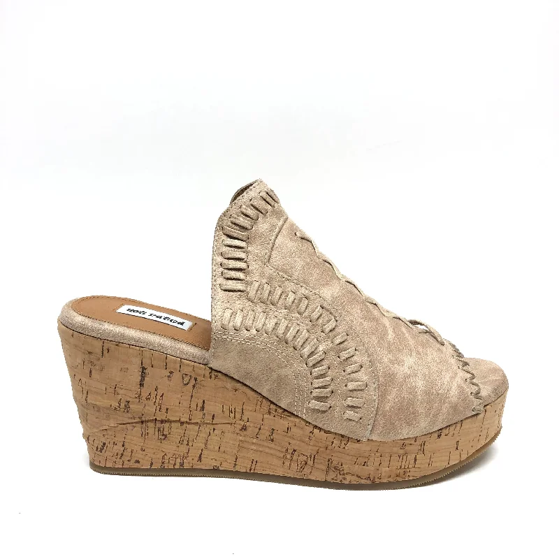 Elegant and sophisticated women's shoes for opera nightsSandals Heels Wedge By Not Rated  Size: 9