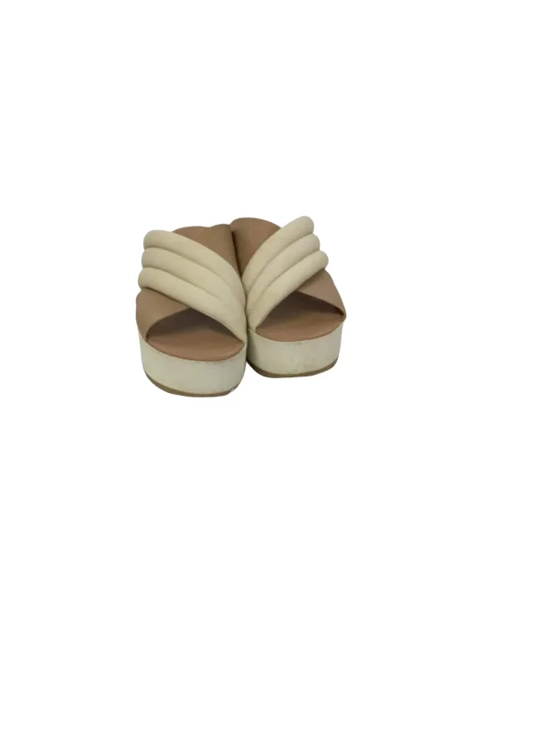 Effortlessly stylish women's shoe choicesSandals Heels Wedge By Sorel In Tan & White, Size: 7