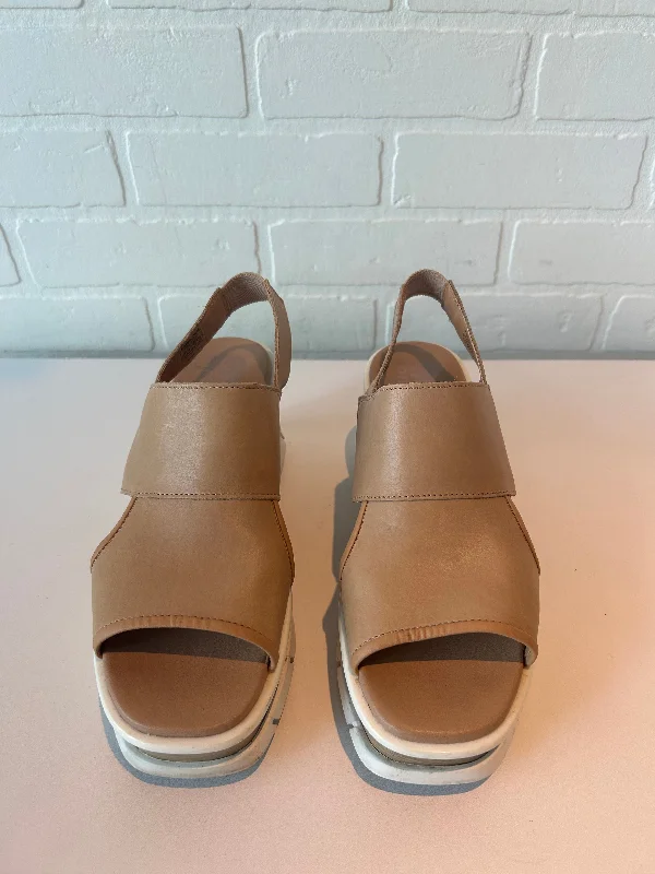 Versatile and adaptable women's shoes for every occasionSandals Heels Wedge By Sorel In Tan & White, Size: 9