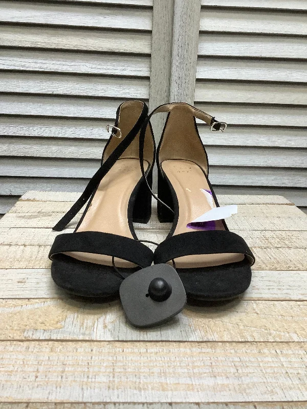 Stylish and practical women's shoes for rainy daysBlack Sandals Heels Block A New Day, Size 9