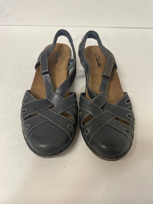 Stylish and affordable women's shoesBlue Sandals Heels Block Clarks, Size 7