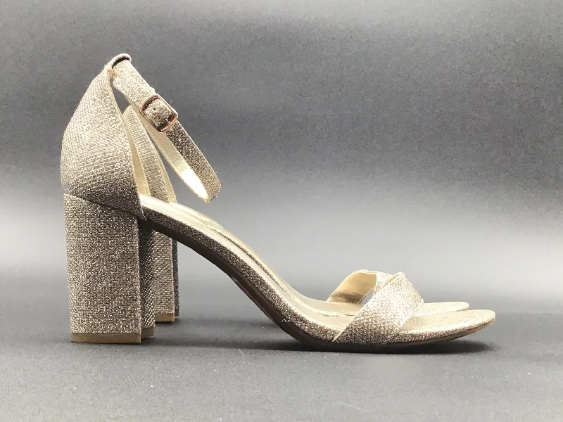 Chic and stylish women's shoes for fashion-conscious womenGold Sandals Heels Block Bandolino, Size 11