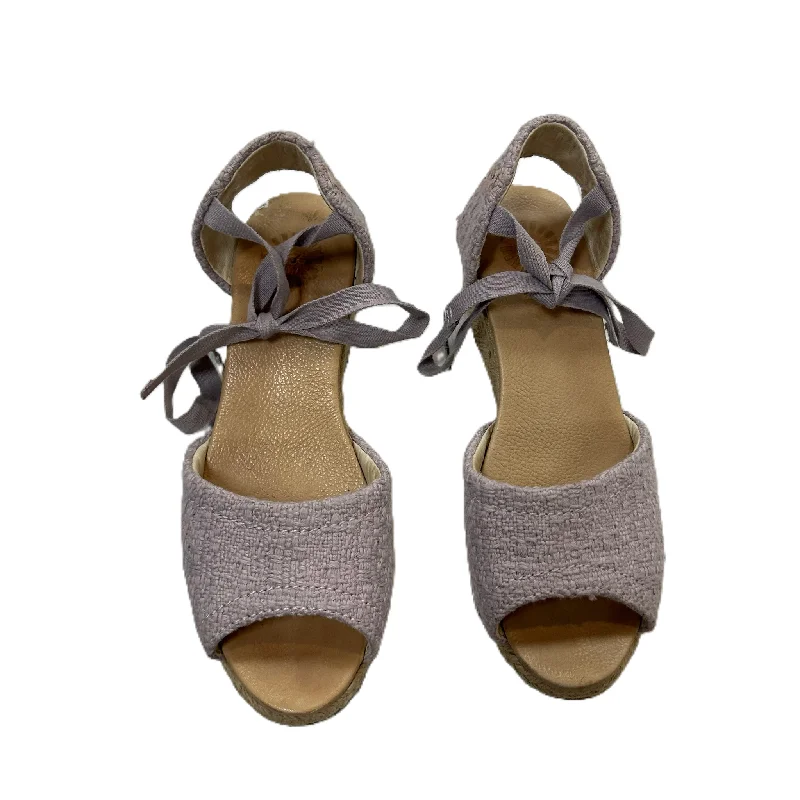 Flattering and stylish women's shoes for wide feetPurple Sandals Heels Wedge By Ugg, Size: 7.5 Flattering and stylish women's shoes for wide feetPurple Sandals Heels Wedge By Ugg, Size: 7.5