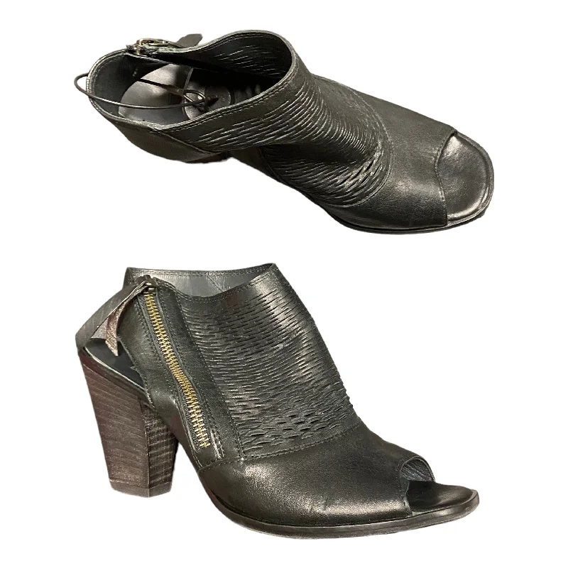 Stylish and supportive women's shoes for plantar fasciitisSandals Heels Block By Paul Green In Black, Size: 7.5