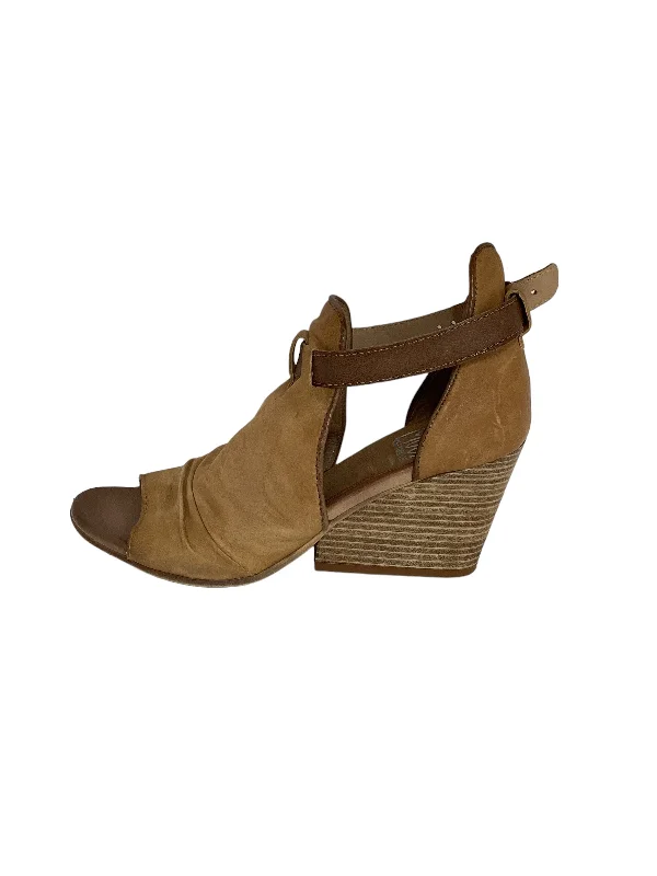 Chic and stylish women's shoes for graduation ceremoniesSandals Heels Wedge By Miz Mooz In Brown, Size: 9.5
