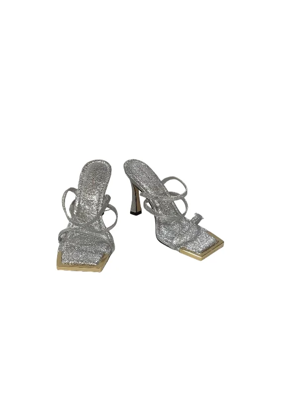 Comfy and stylish women's shoes for flat feetSilver Sandals Heels Block Good American, Size 7