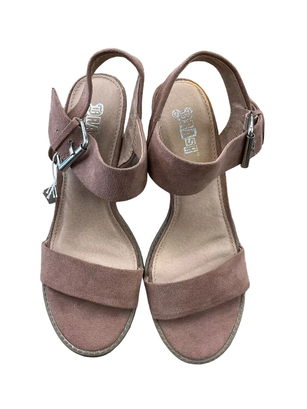 Stylish and elegant women's shoes for weddingsTan Sandals Heels Block Brash, Size 8.5