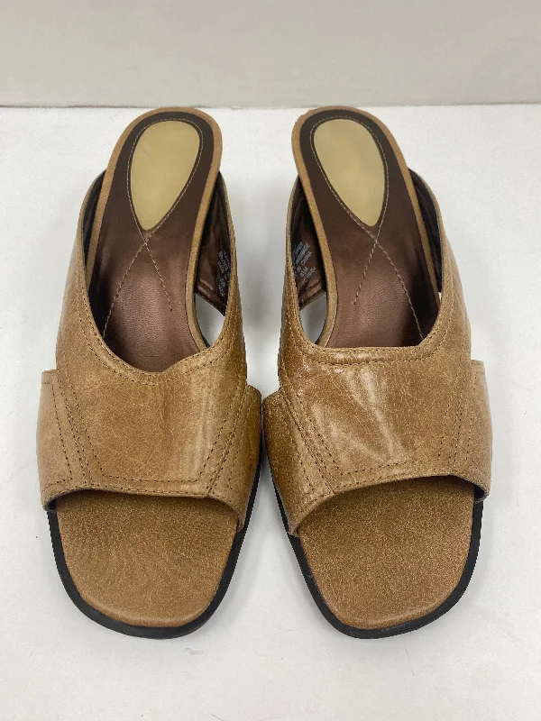 Elegantly crafted women's shoesTan Sandals Heels Block Liz Claiborne, Size 8.5