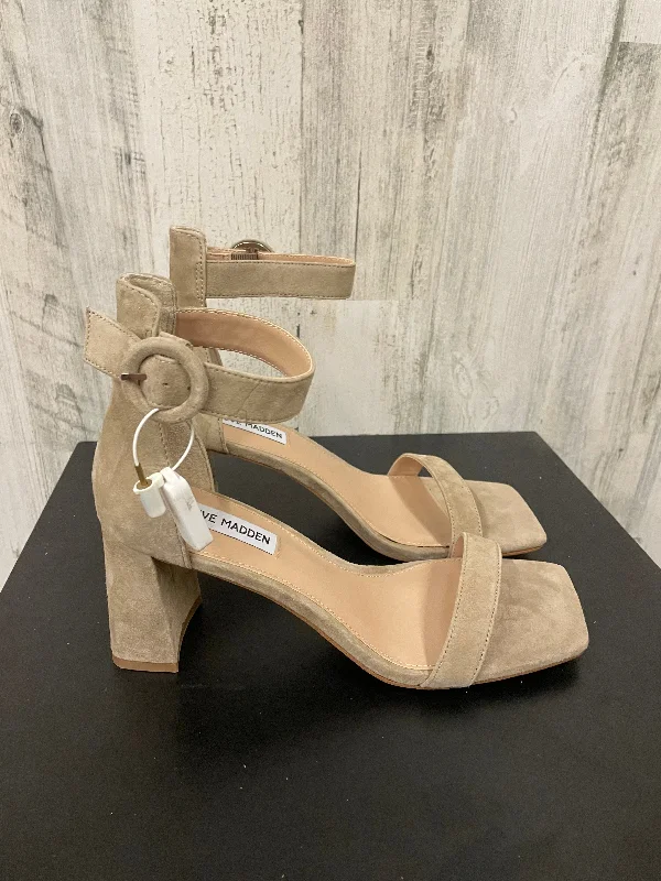 Practical and stylish women's shoes for travelTan Sandals Heels Block Steve Madden, Size 8.5