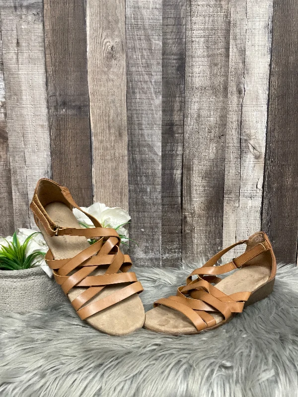 Elegant and classic women's shoes for bridal partiesTan Sandals Heels Wedge Cme, Size 9