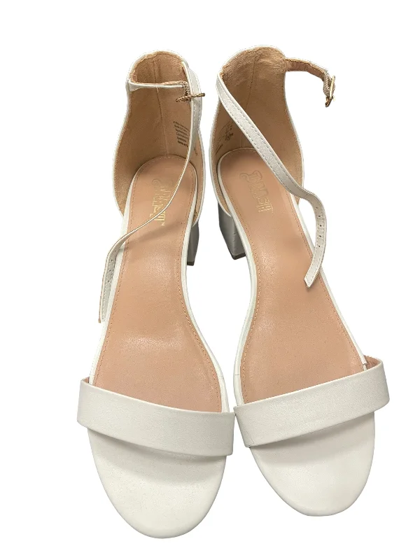Versatile and stylish women's shoes for city walksWhite Sandals Heels Block Brash, Size 11