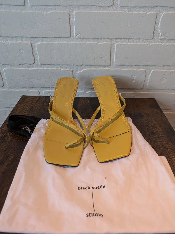 Versatile and adaptable women's shoes for every occasionYellow Sandals Heels Stiletto Cma, Size 8