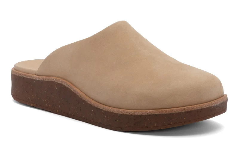 Versatile and stylish women's shoes for everyday chicPioneer Clog Metatarsal