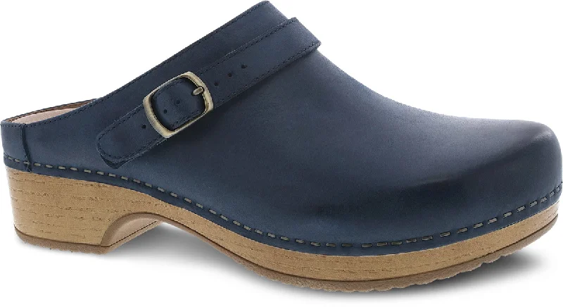 Durable and stylish women's shoes for outdoor activitiesBerry - Navy Burnished