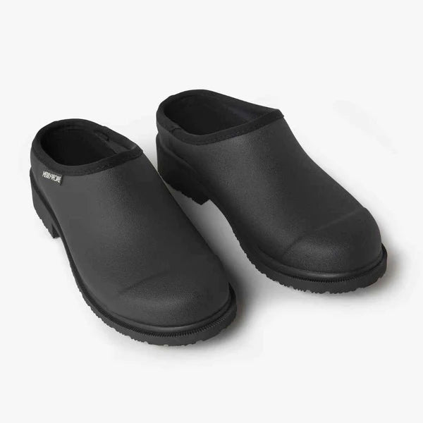 Chic and versatile women's footwearMERRY PEOPLE BILLIE CLOG WOMEN'S BLACK